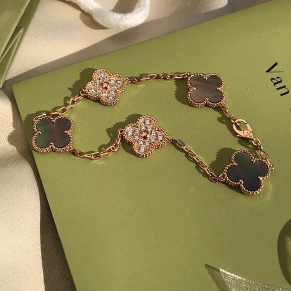 [OAKJURI Jewelry] CLOVER 5 MOTIF GRAY MOP BRACELET COLLECTION