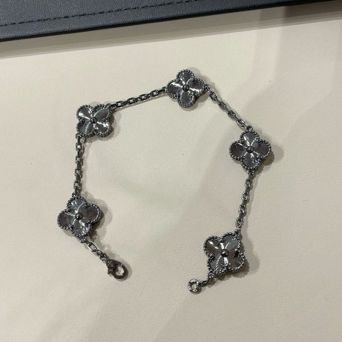 [OAKJURI Jewelry JEWELRY]CLOVER 5 MOTIF BLACK BRACELET