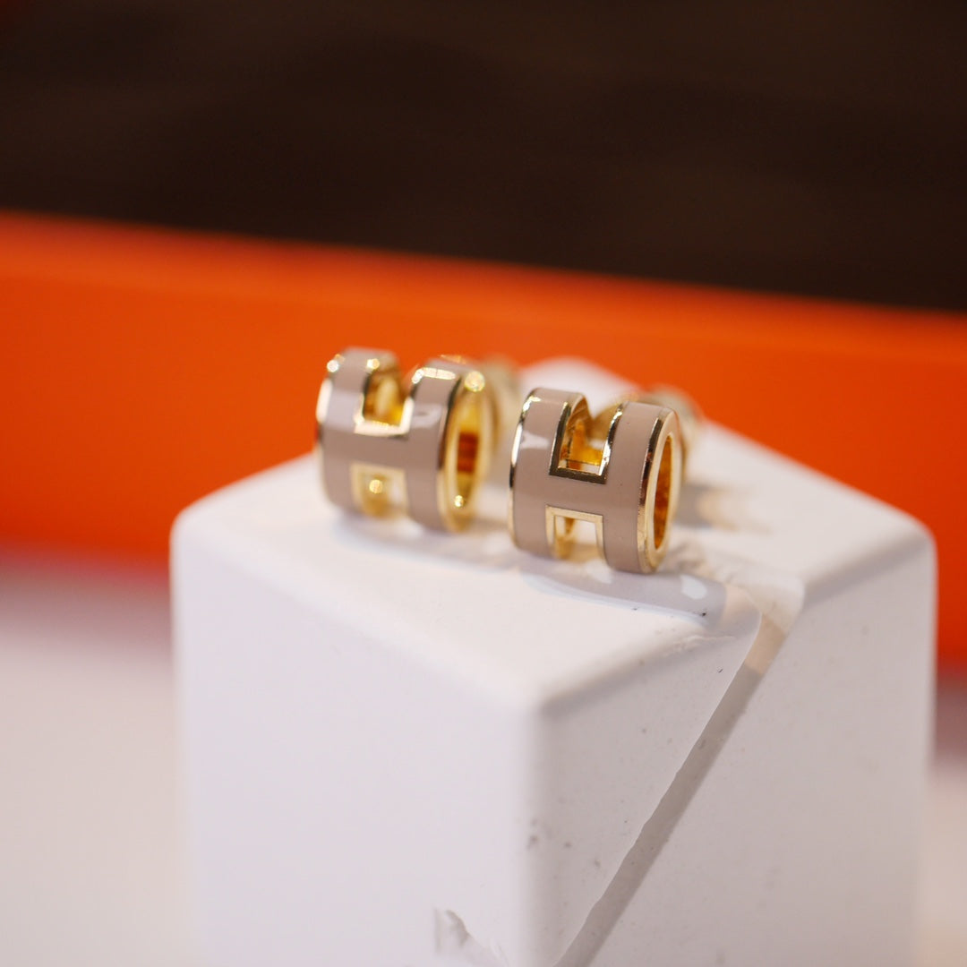 [OAKJURI Jewelry]MINI POP H GOLD EARRINGS GREY