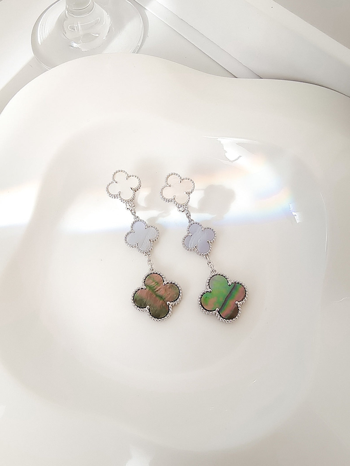 [OAKJURI Jewelry]CLOVER 3 MOTIFS CHALCEDONY DARK MOP SILVER EARRINGS