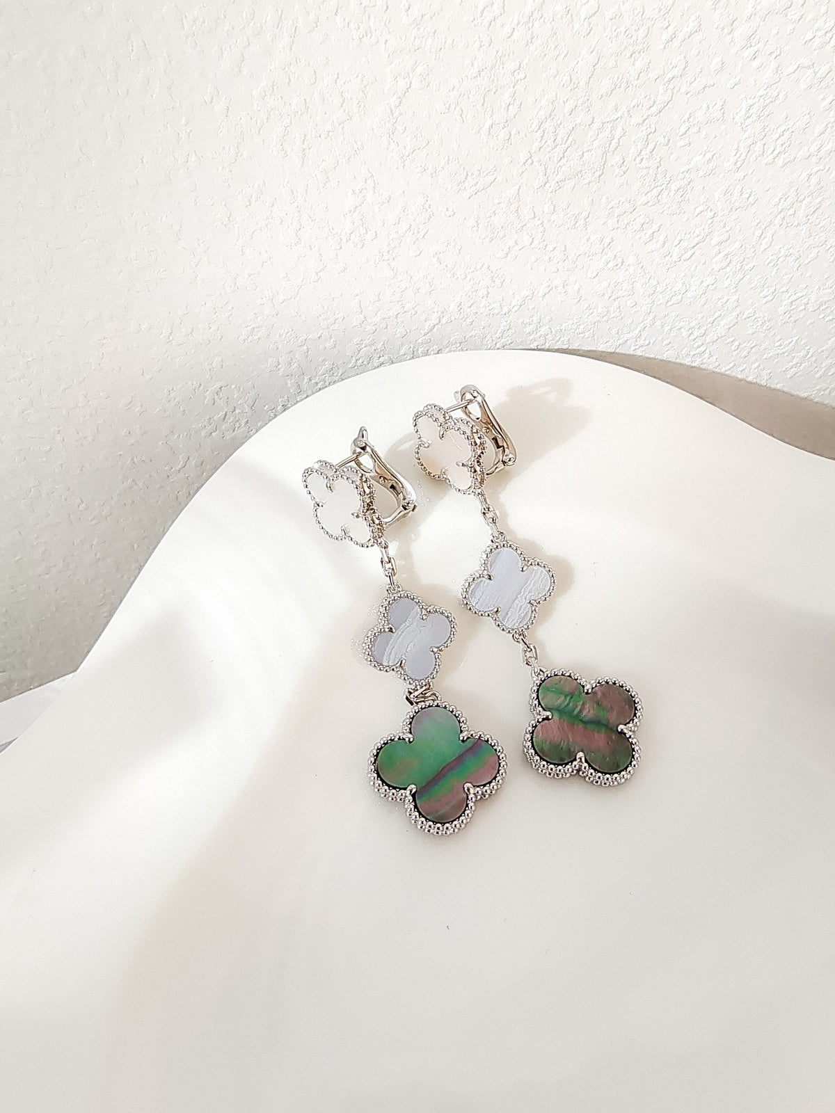 [OAKJURI Jewelry]CLOVER 3 MOTIFS CHALCEDONY DARK MOP SILVER EARRINGS