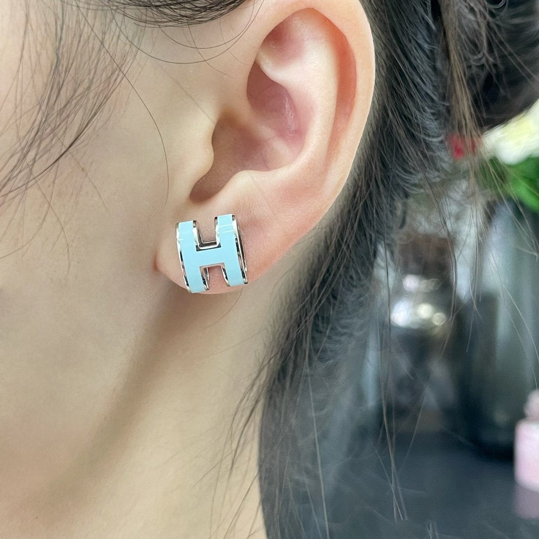 [OAKJURI Jewelry]POP H SKY BLUE STUD EARRINGS