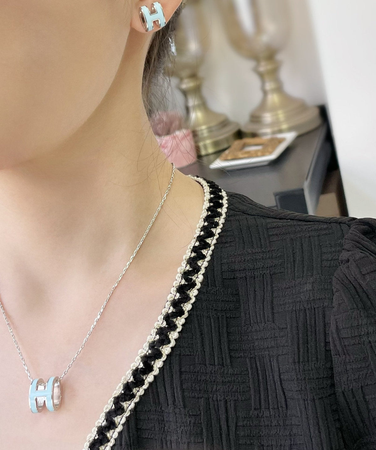 [OAKJURI Jewelry]POP H SKY BLUE STUD EARRINGS