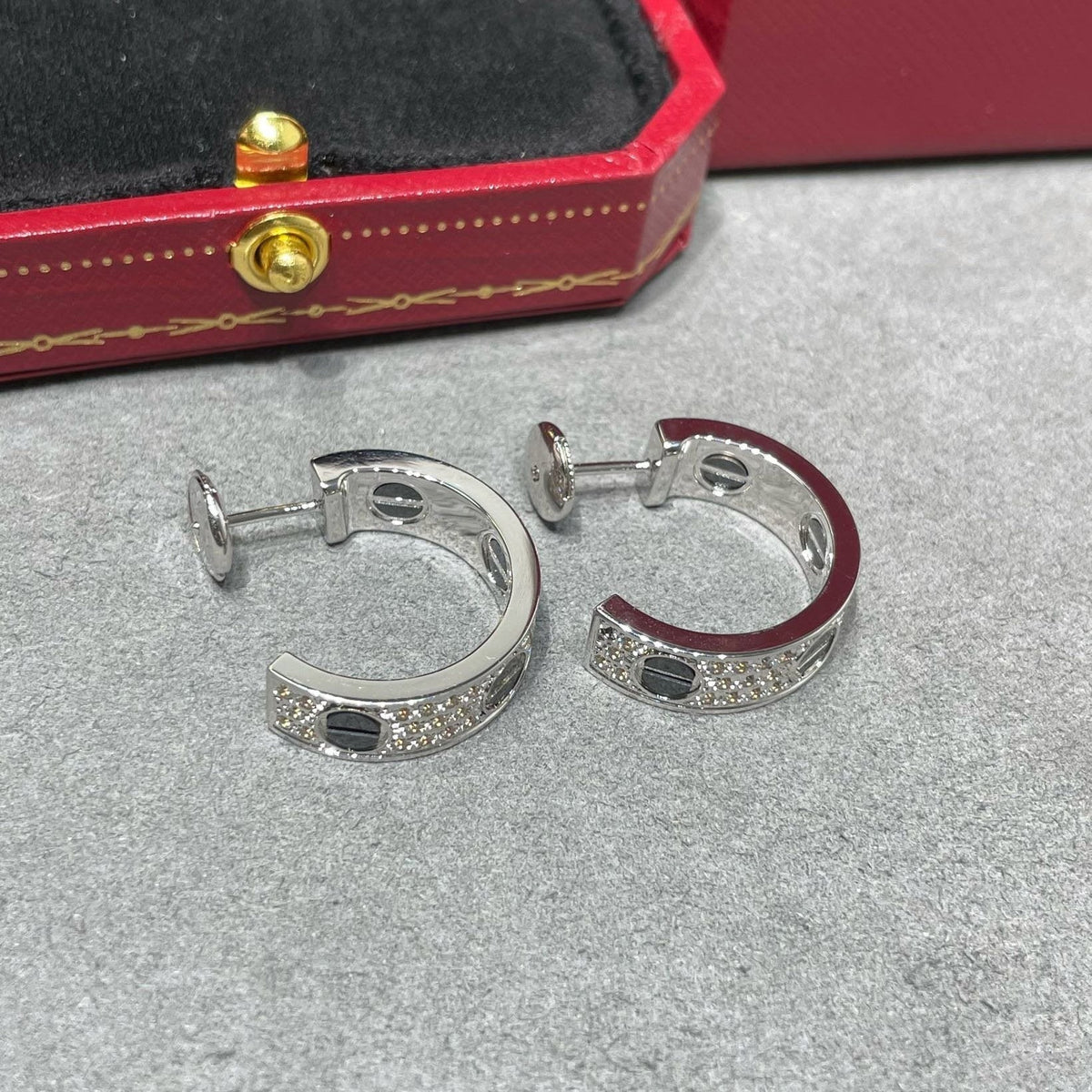 [OAKJURI Jewelry] LOVE CERAMIC DIAMOND PAVED SILVER EARRINGS