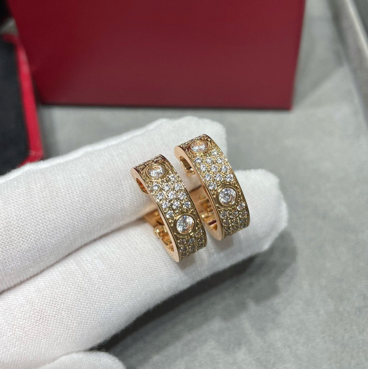 [OAKJURI Jewelry] LOVE 5.5MM DIAMOND PAVED EARRINGS