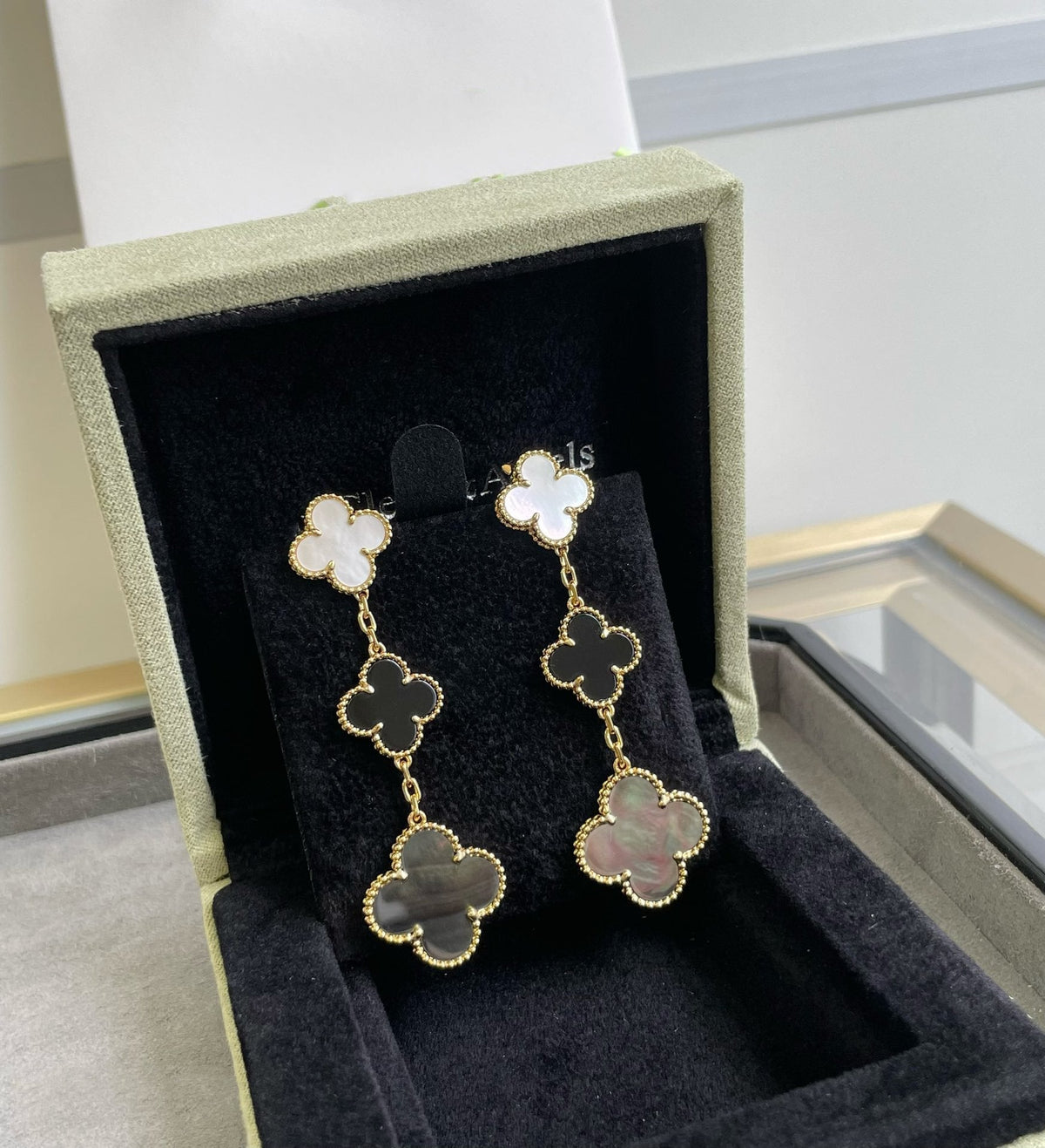 [OAKJURI Jewelry]CLOVER 3 MOTIF MOP ONYX DARK MOP PINK GOLD EARRINGS