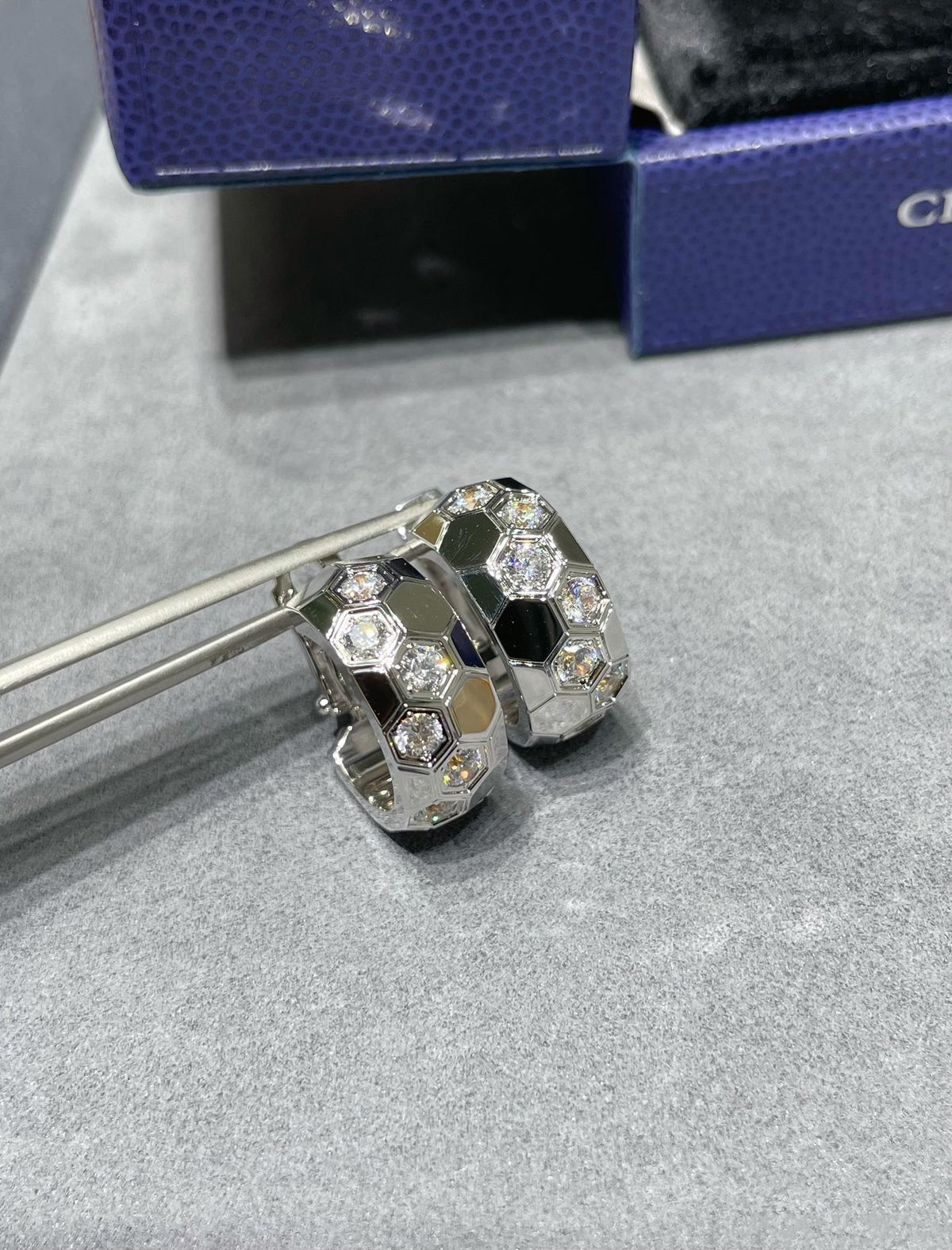 [OAKJURI Jewelry]BEE LOVE DIAMOND HOOP EARRINGS