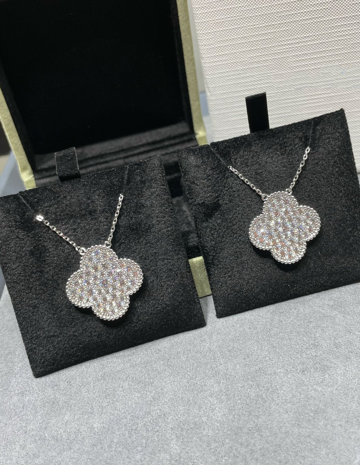 [OAKJURI Jewelry]CLOVER 25MM LARGE PENDANT DIAMOND PAVED SILVER NECKLACE