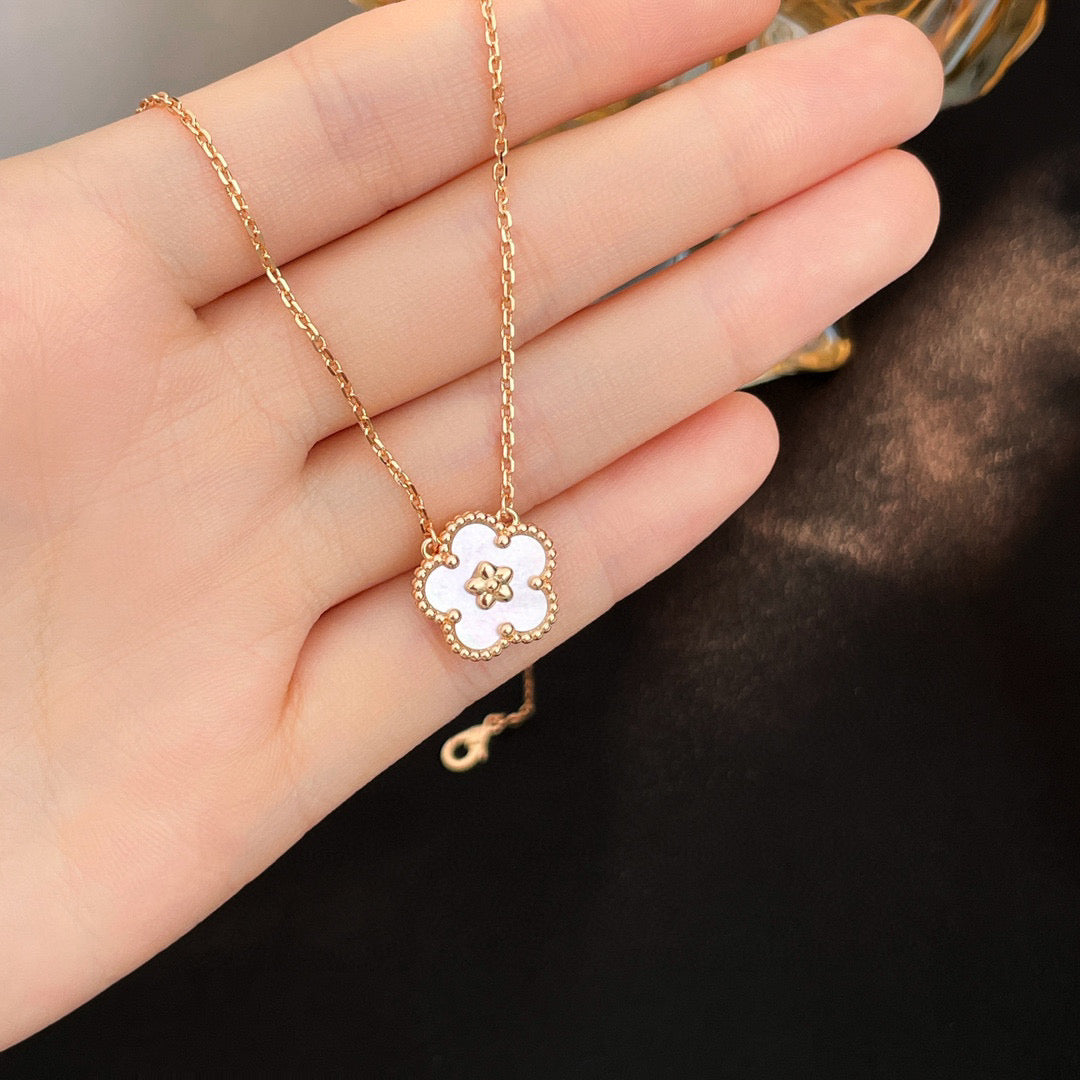 [OAKJURI Jewelry]LUCKY  WHITE MOP  PLUM BLOSSOM NECKLACE