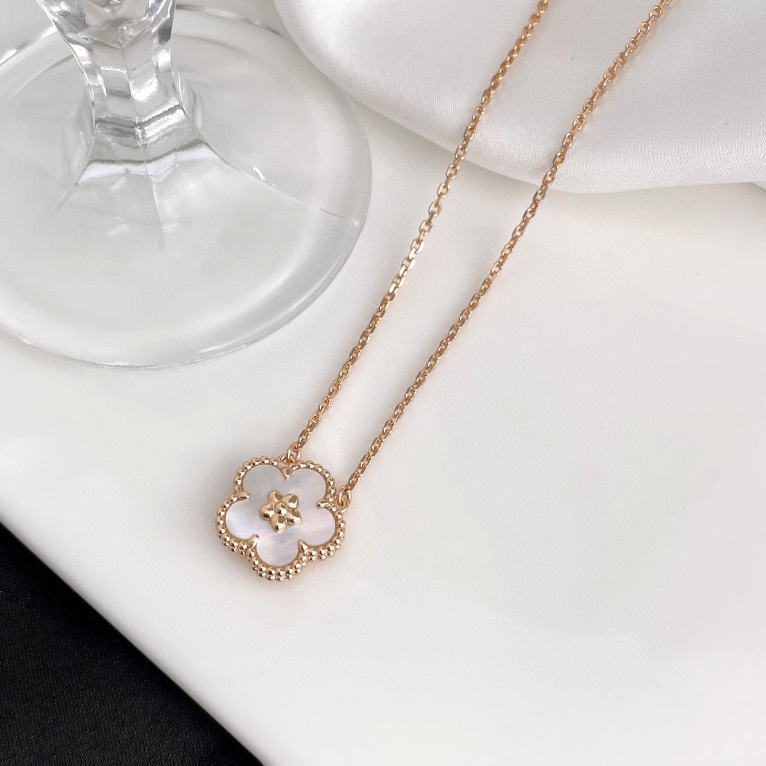 [OAKJURI Jewelry]LUCKY  WHITE MOP  PLUM BLOSSOM NECKLACE