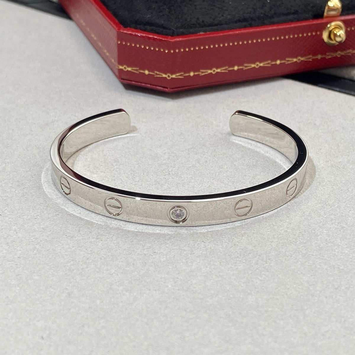 [OAKJURI Jewelry] LOVE BRACELET 6.1MM 1 DIAMOND OPEN CUFF