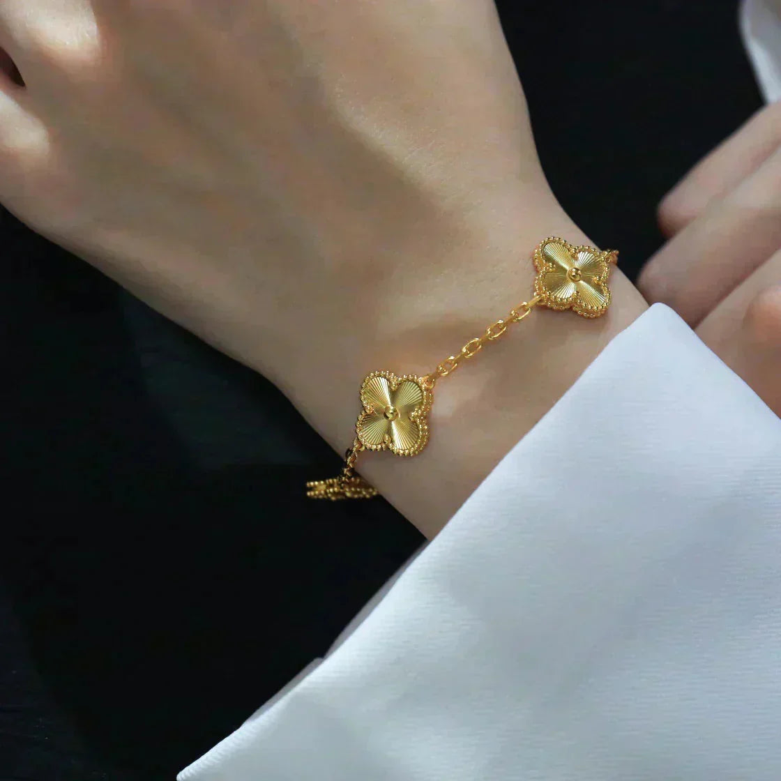 [OAKJURI Jewelry]Clover Laser  Pulsar Stone 5-Motif & LOVE Diamond-Paved Bracelet Stack Set