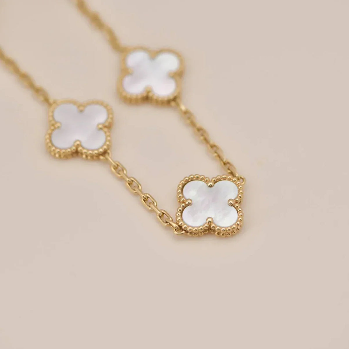 [OAKJURI Jewelry]CLOVER WHITE PEARL MOP 5 MOTIF BRACELET COLLECTION